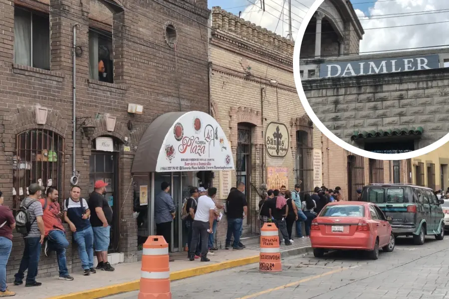 Saltillo: cientos hacen fila por liquidación masiva de Daimler; hasta cerveza y carne asada hubo