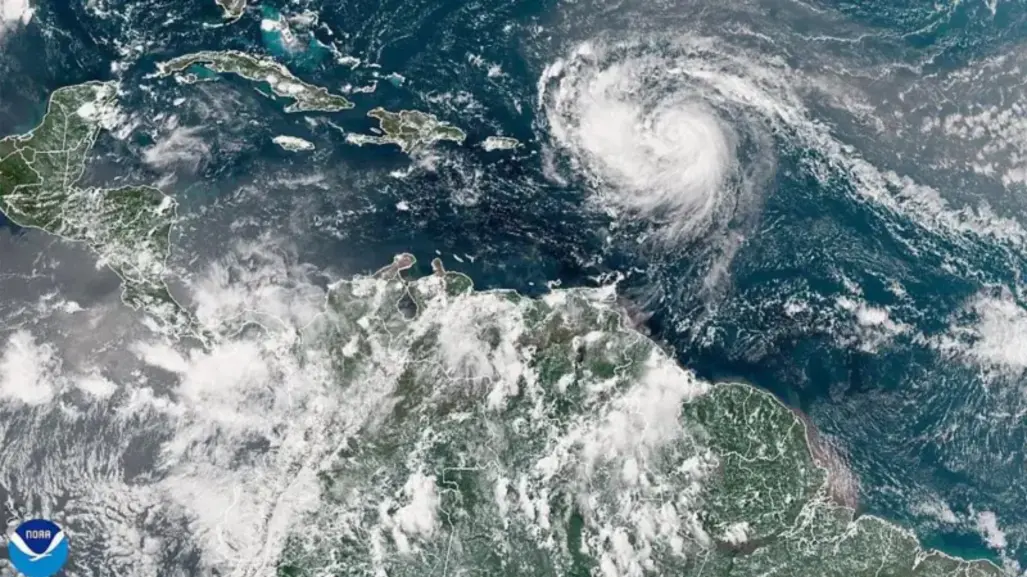 Huracán Erin se fortalece en el Atlántico y llega a la costa este de EU