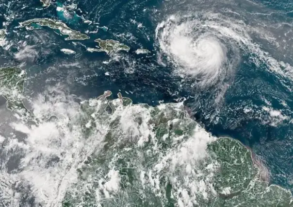 Huracán Erin se fortalece en el Atlántico y llega a la costa este de EU