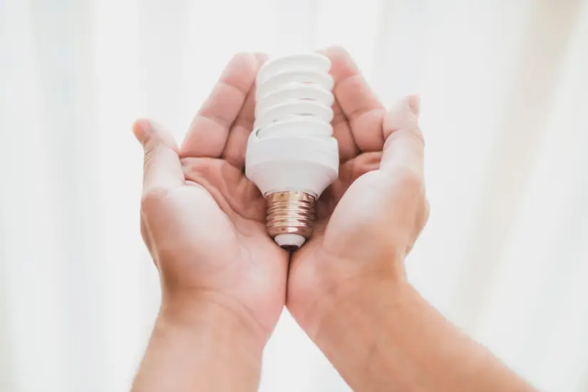 La reclasificación de las tarifas eléctricas de la CFE en Tamaulipas se traduciría en un ahorro en los hogares tamaulipecos de hasta el 20 por ciento. Foto: Freepik