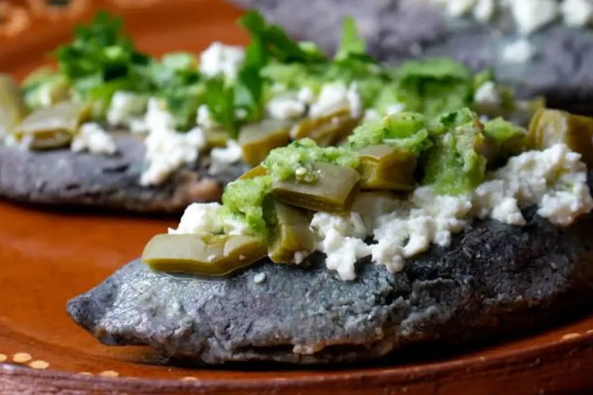 Descubre la auténtica receta de tlacoyos de Tamaulipas para preparar en casa. ¡Sabor tradicional garantizado!