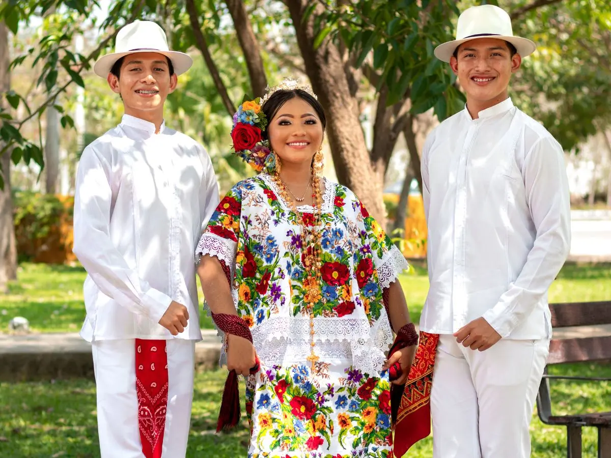 Esta prenda no solo es un símbolo de identidad estética y cultural, sino también un legado vivo transmitido a través de generaciones en diversas comunidades de la región.- Fuente Canva