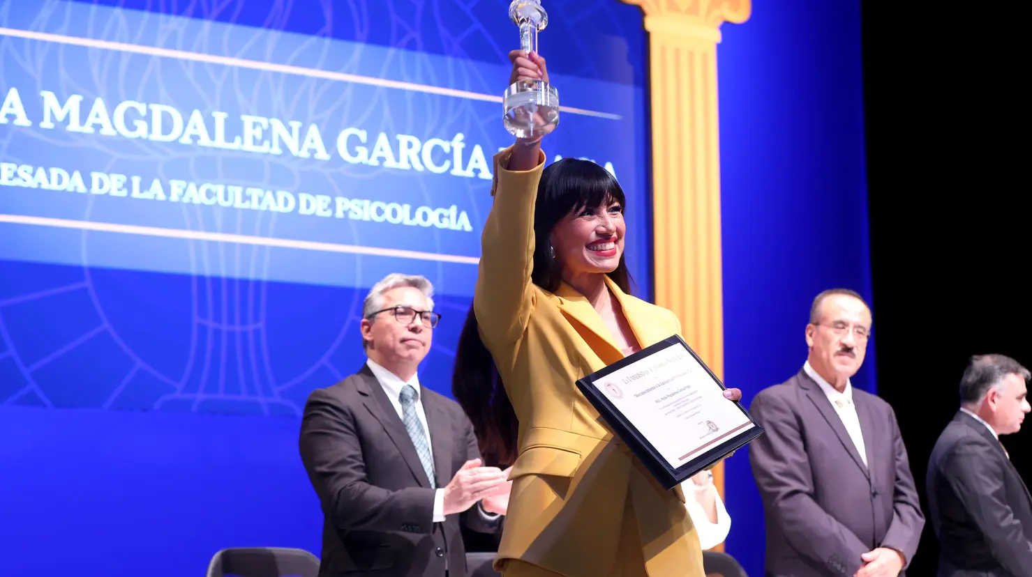 El reconocimiento busca fortalecer la identidad universitaria y la relación con su comunidad de egresados. Foto: UANL.