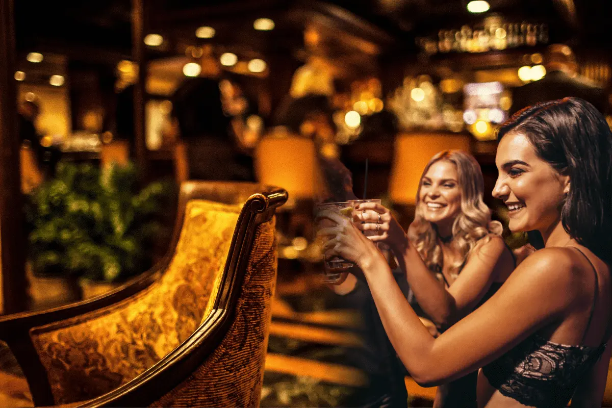 En un panorama nocturno competitivo, Akbal Lounge ha sabido diferenciarse. Foto: Canva.