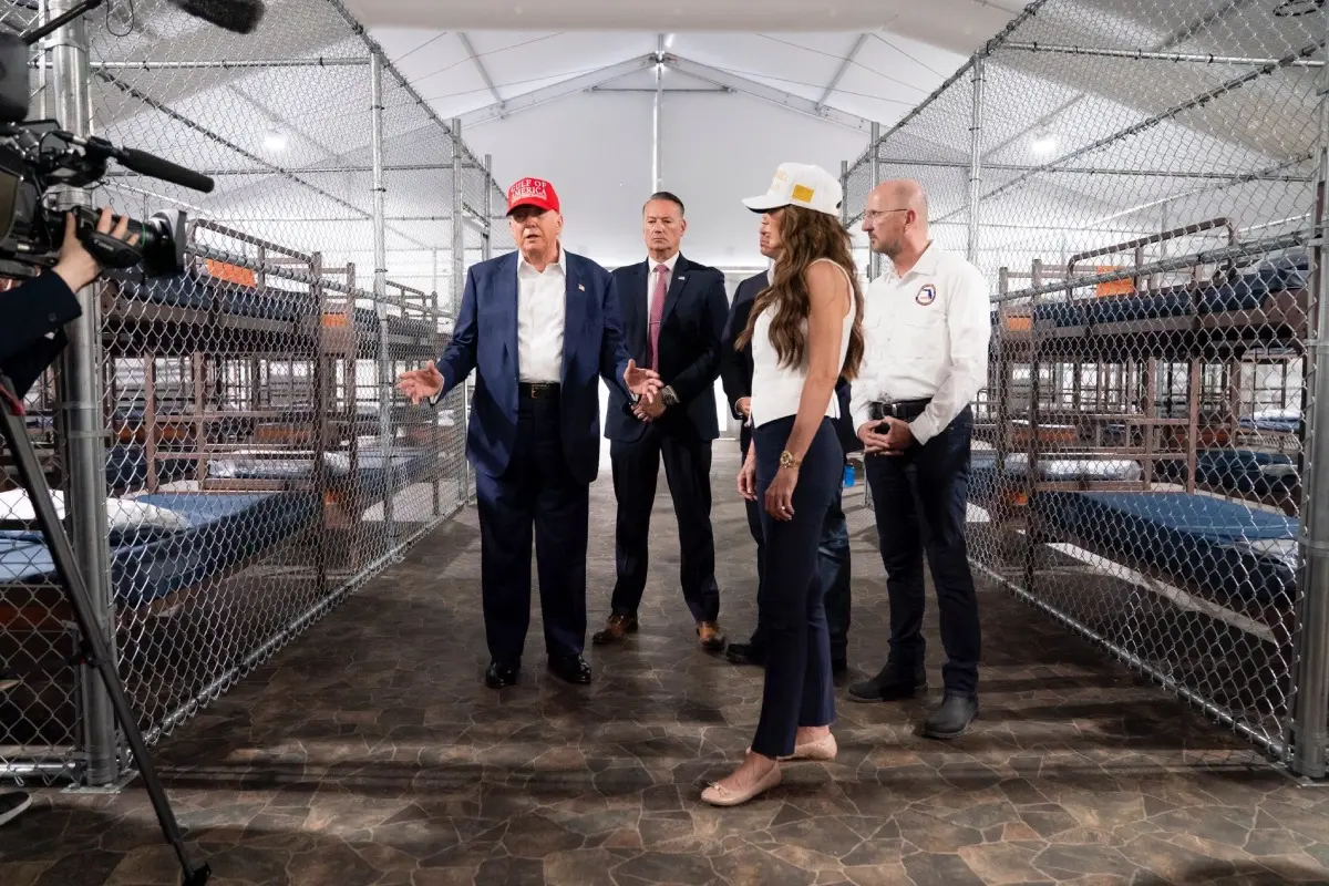 Kristi Noem y Donald Trump en Alligator Alcatraz Foto: X(Twitter) @Sec_Noem
