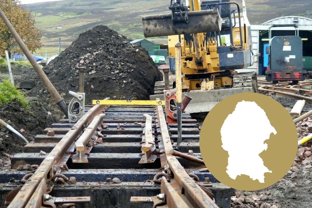 A nada de iniciar construcción del tren Saltillo - Nuevo Laredo en Coahuila / Foto: Composición de Canva