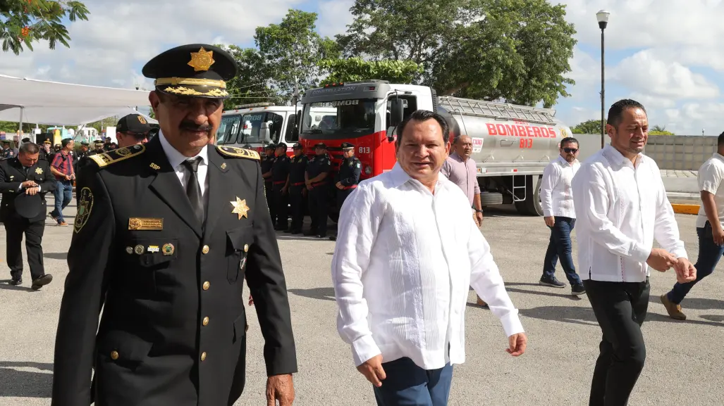 Reconocen el trabajo de los bomberos y paramédicos de Yucatán