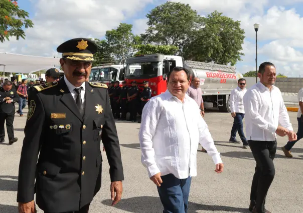 Reconocen el trabajo de los bomberos y paramédicos de Yucatán
