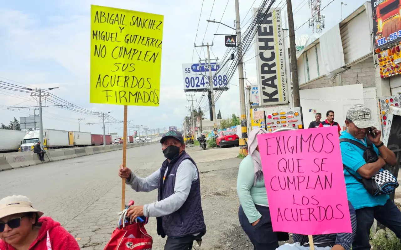 Bloqueo sobre la carretera federal México-Cuautla. Foto: Luis Alfaro