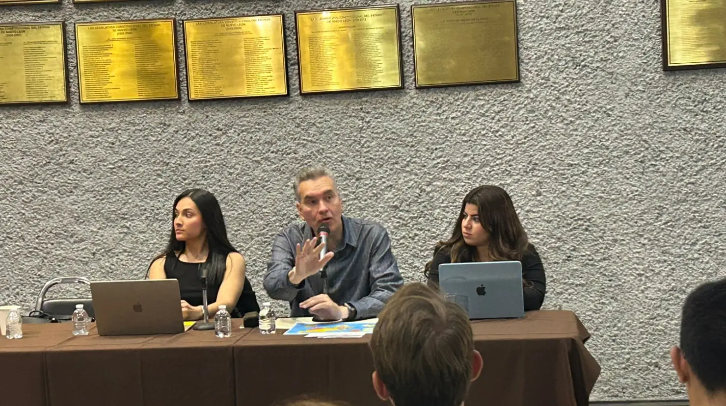 Waldo Fernández resaltó la disminución de la pobreza extrema en la entidad. Foto: POSTA.