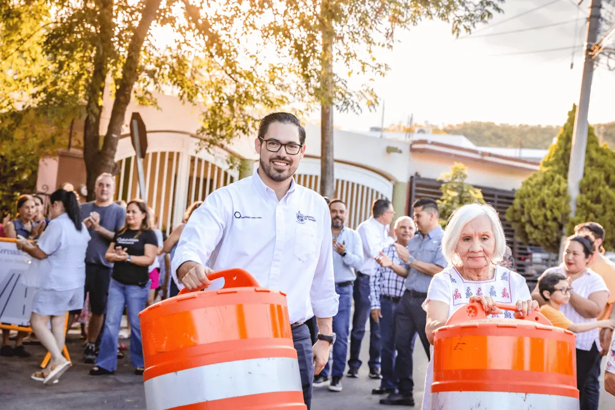 Estos trabajos permiten un tránsito más seguro y mejoran el acceso a las viviendas y negocios de la zona. Foto: Gobierno de Santiago.