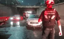 Vehículos quedan varados en Monterrey por vialidades inundadas l VIDEO