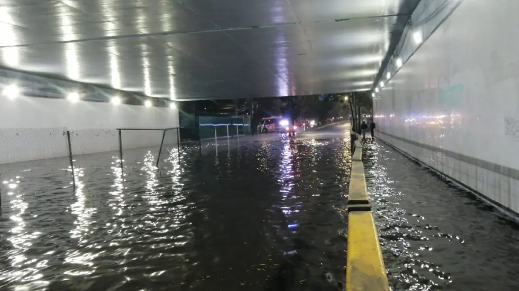 VIDEO | Activan alerta naranja en CDMX por lluvias: se inunda el bajo puente de Picacho Ajusco