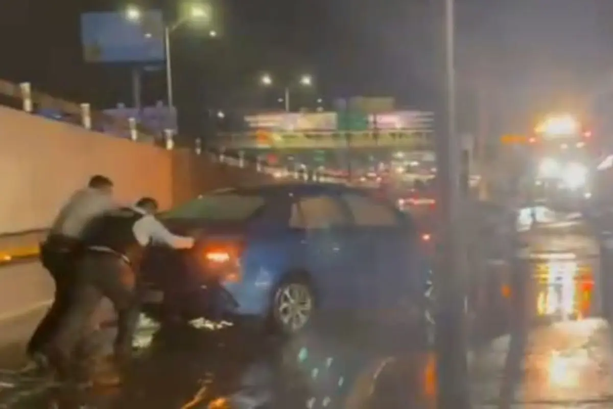 Trabajaron para garantizar la seguridad de quienes quedaron varados. Foto: Policía de Monterrey