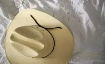 La superstición del sombrero en la cama: una creencia que aún ronda en Tamaulipas