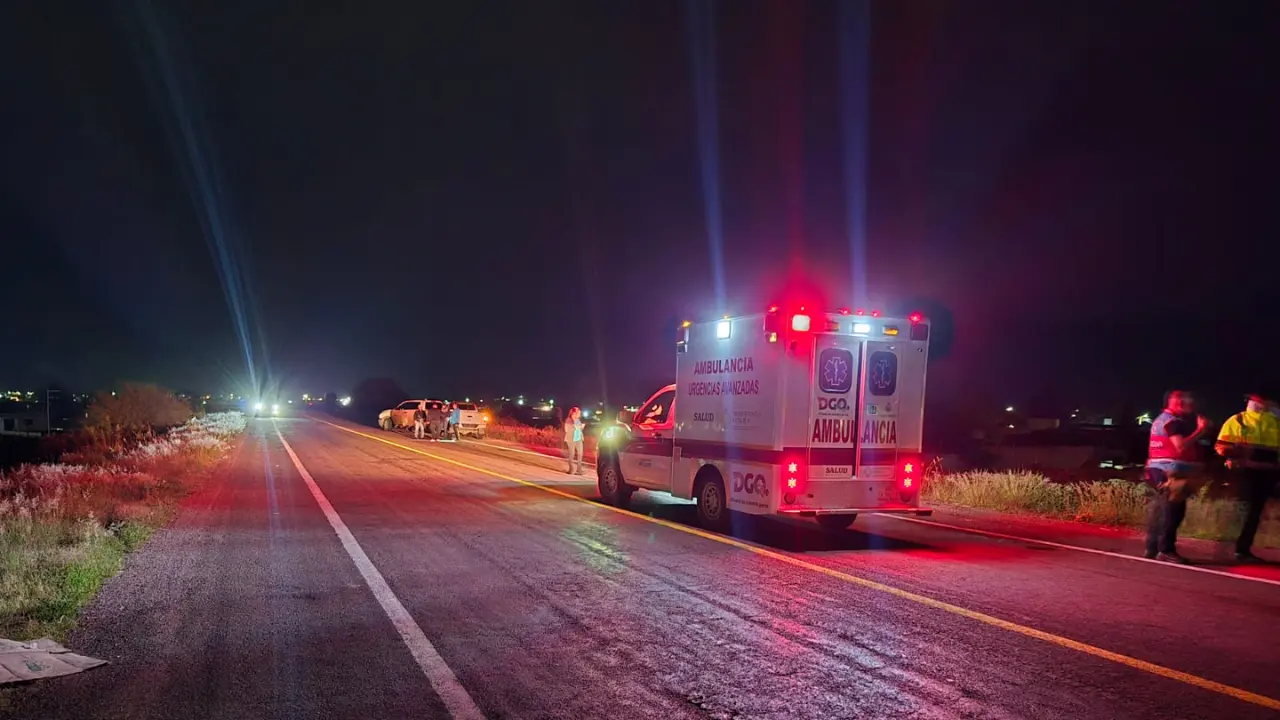 Corporaciones de seguridad fueron alertadas sobre una persona tirada en la carretera. Foto: Especial.