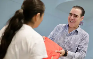Heriberto Treviño apoya la economía familiar con entrega de útiles escolares en Juárez