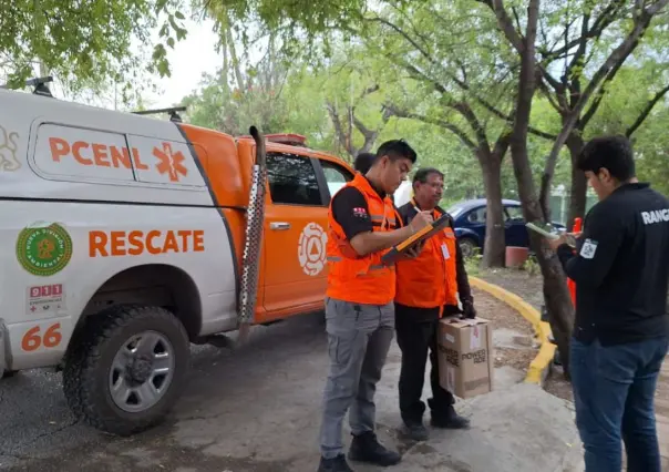 Protección Civil Nuevo León rescata a familia de patos en Monterrey
