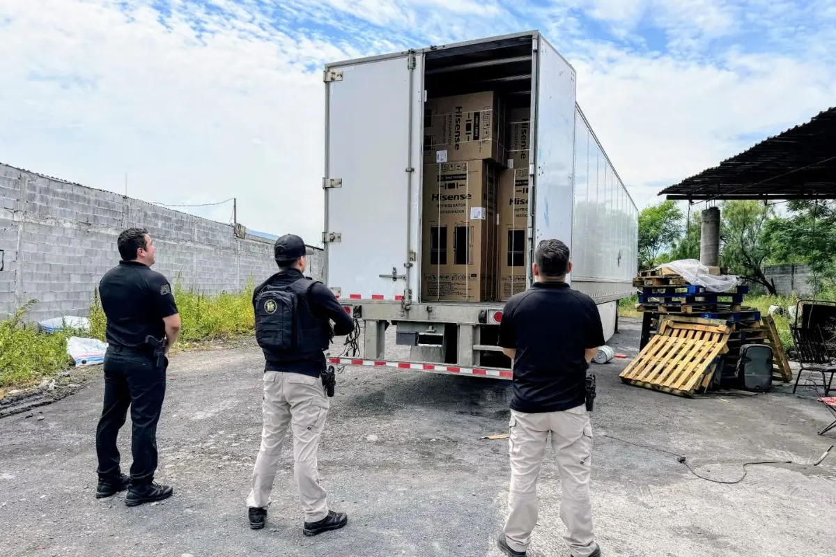 Autoridades recuperan tractocamión Foto: Fiscalía de Nuevo León