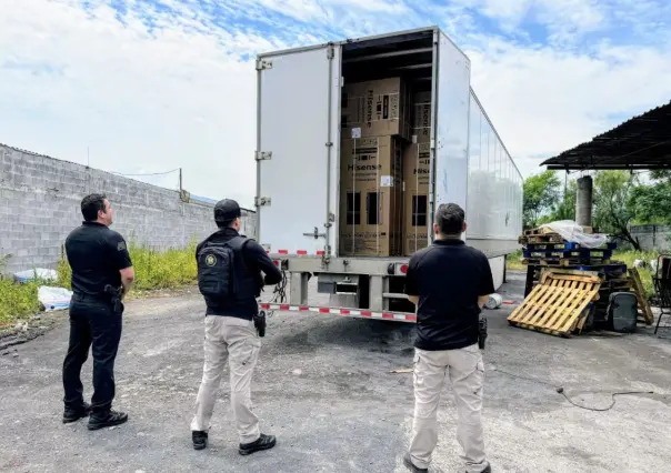 Recuperan tractocamión con 84 refrigeradores robados en Escobedo