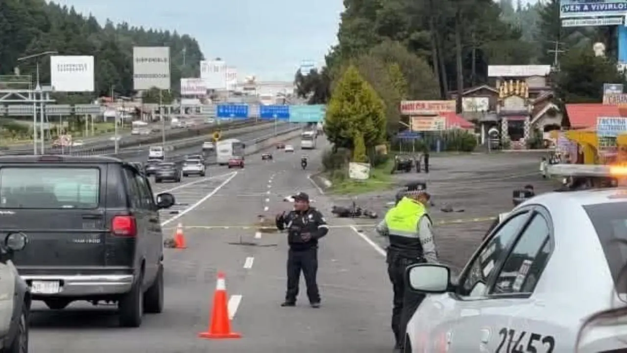 Motociclista muere en accidente sobre la carretera México-Toluca en Edomex. Foto: Click 21 Noticias :