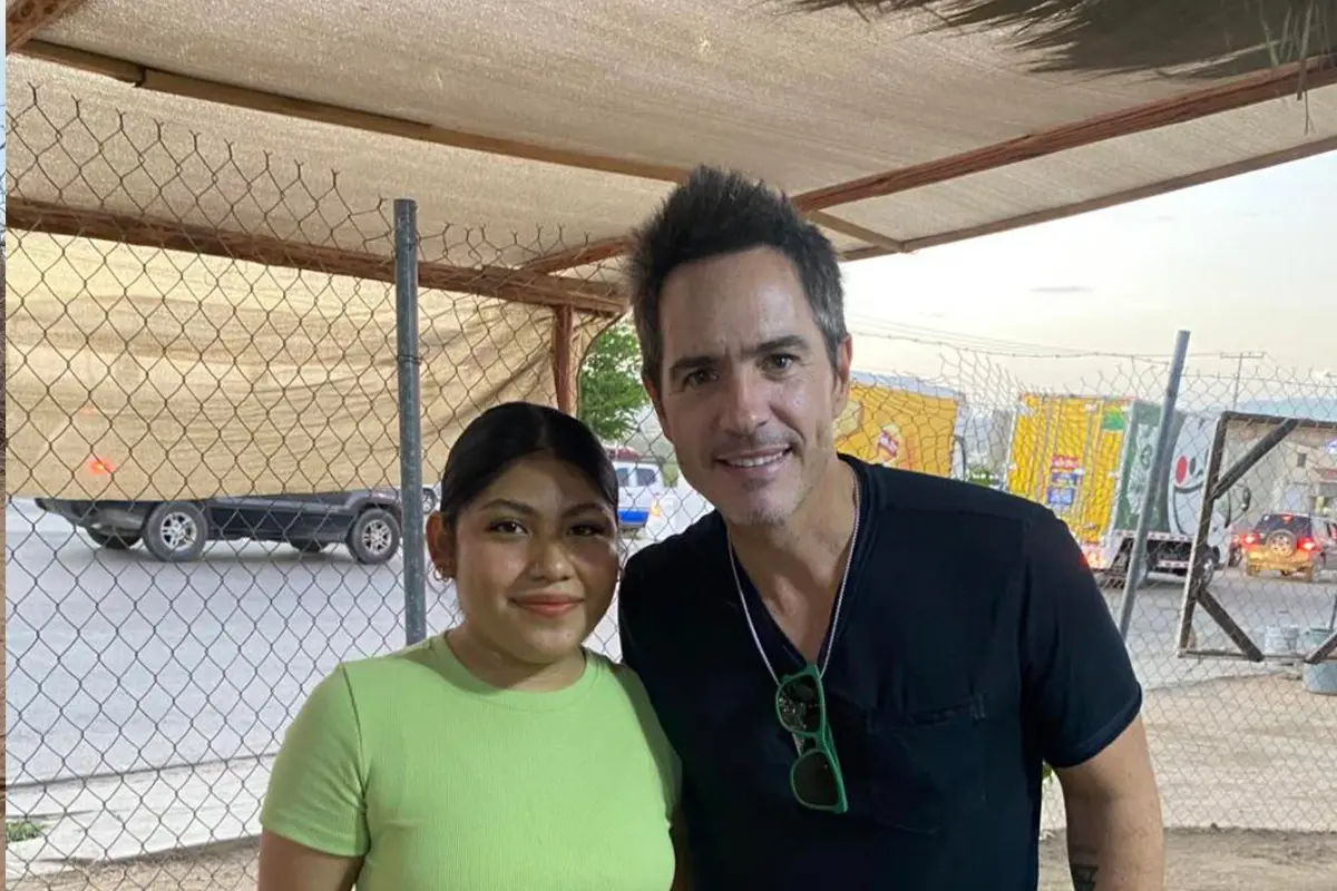 El actor Mauricio Ochmann fue visto en un restaurante de mariscos en Los Cabos. Foto: Facebook de Mariscos La Brecha.