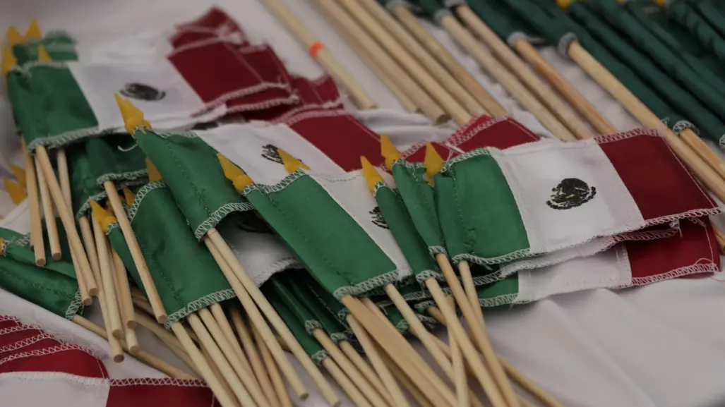 Este pueblo del Edomex es cuna nacional de la producción de banderas y casi nadie lo conoce