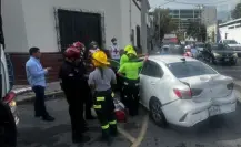 Mujer resulta con herida tras choque en el Centro de Monterrey