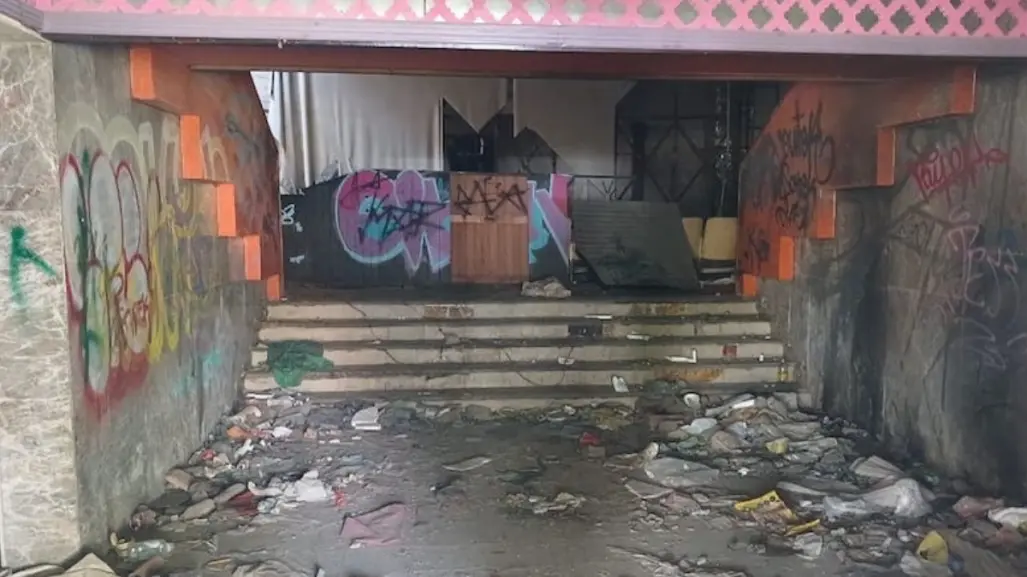 Este tenebroso edificio abandonado fue el cine de los 60 en Victoria