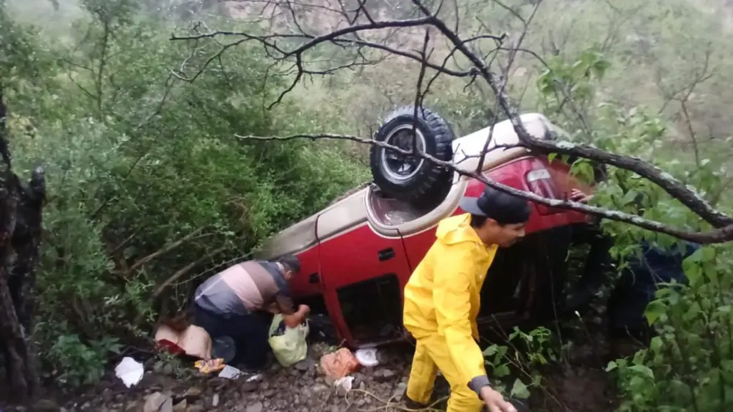 Accidente vial deja cinco lesionados en Iturbide, Nuevo León