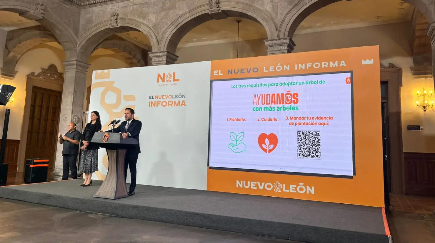 El secretario de Medio Ambiente, Raúl Lozano, durante su participación en el Nuevo León Informa. Foto: Gobierno de Nuevo León