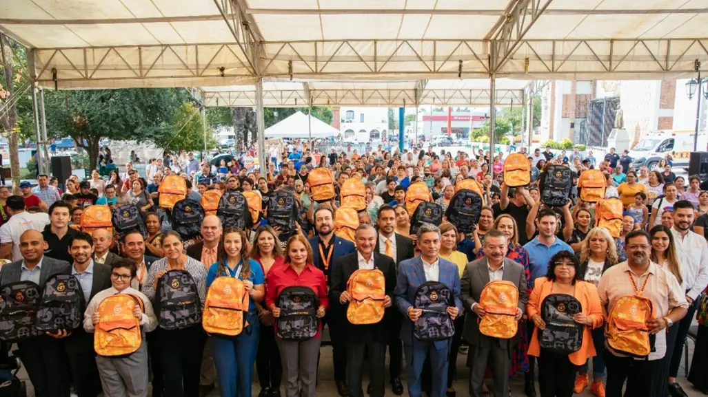 Guadalupe impulsa la educación con entrega de útiles y transporte gratuito