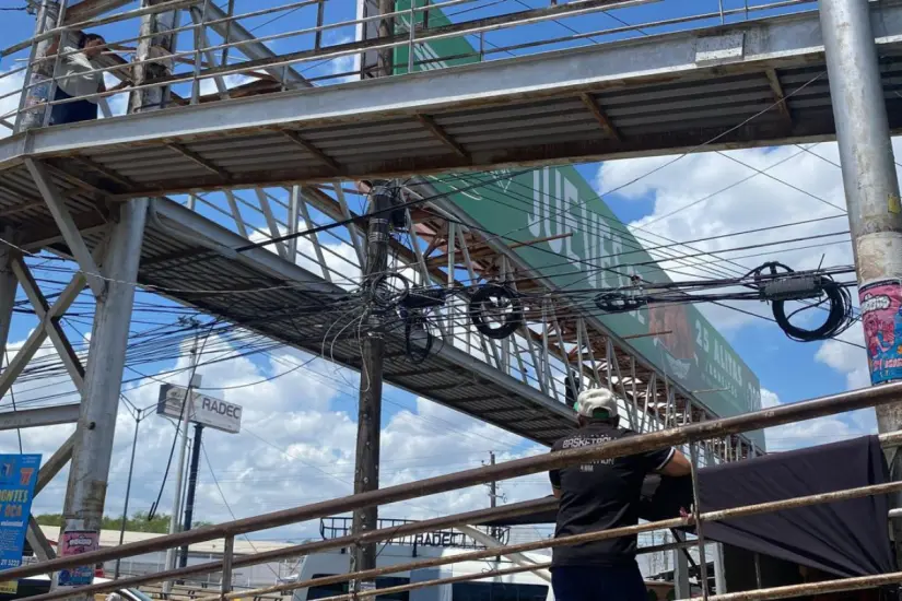 Puente peatonal en la colonia Solidaridad | Foto: FB