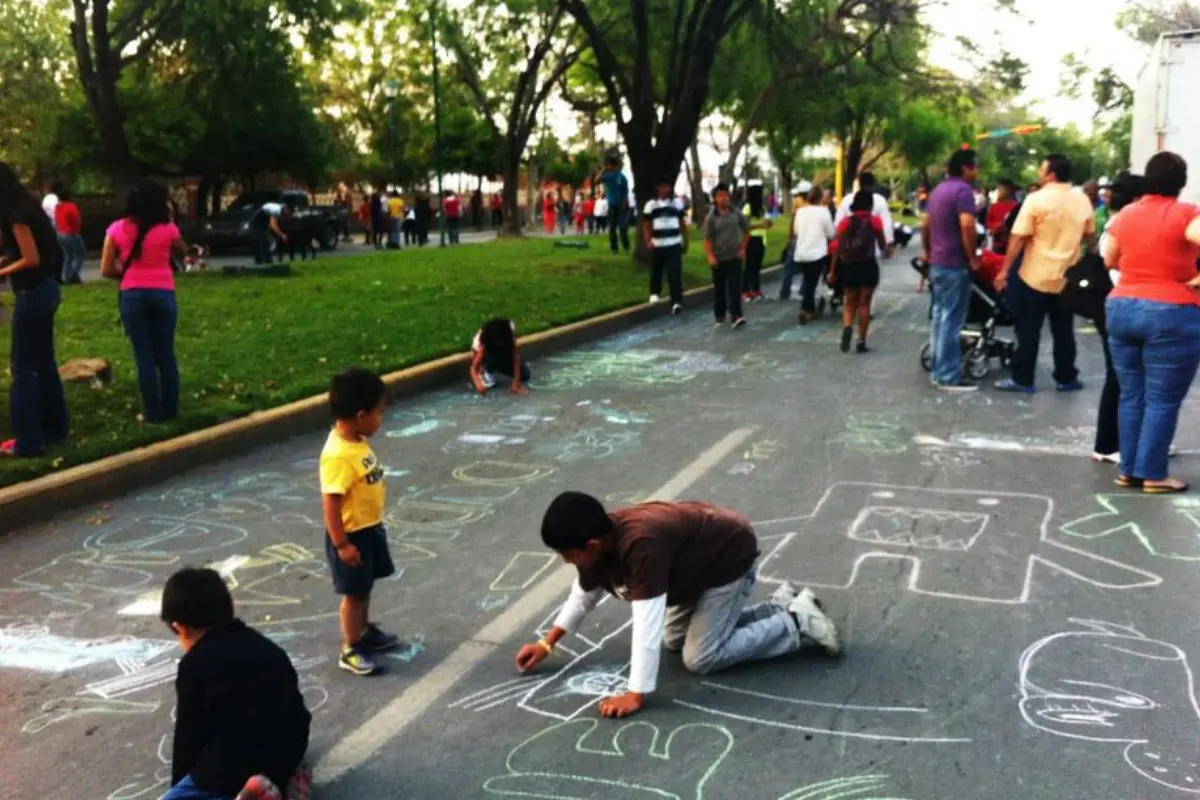 Explora la tradición dominical del Libre 17 en Tamaulipas, un paseo peatonal emblemático con comercio local y actividades recreativas.