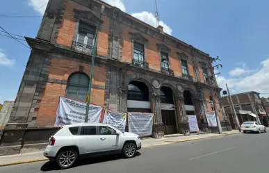 VIDEO | Trabajadores de Salud protestan en Toluca: exigen reubicación por edificio en mal estado