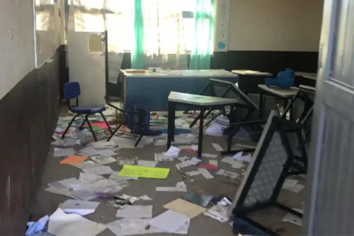 La medida busca prevenir robos, actos de vandalismo e incluso situaciones de acoso, que cada vez más preocupan a las comunidades educativas. Foto: SSP