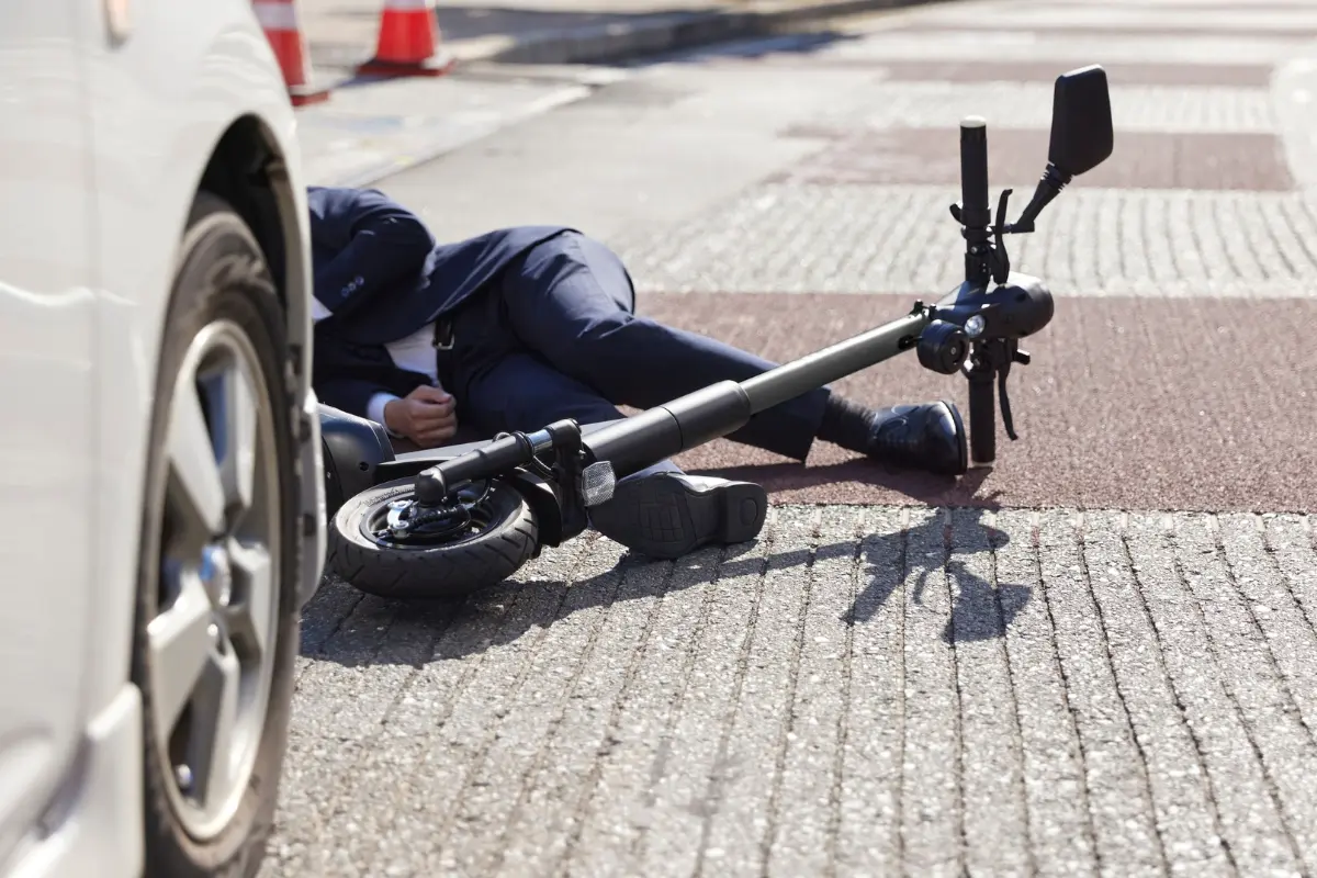 Accidente vial de un scooter. Foto: Canva