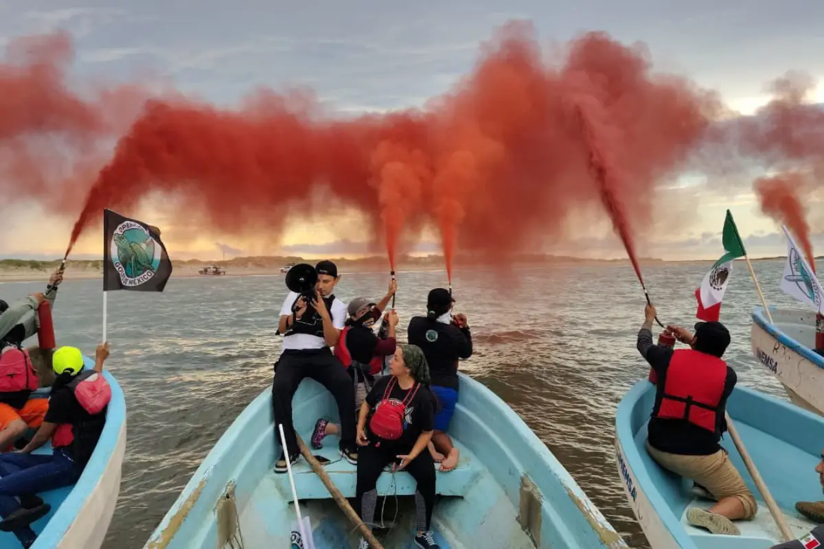 La organización ambiental Conibio Global denunció que helicópteros con matrícula estadounidense los agredieron durante una manifestación pacífica en aguas de Matamoros, Tamaulipas. Foto: Facebook Conibio Global