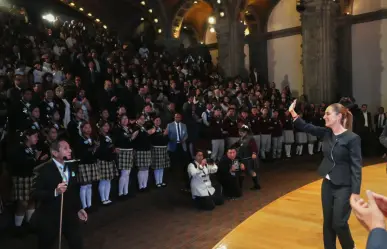 Claudia Sheinbaum inaugura primer ciclo escolar del Bachillerato Nacional; lo califica de "revolucionario"