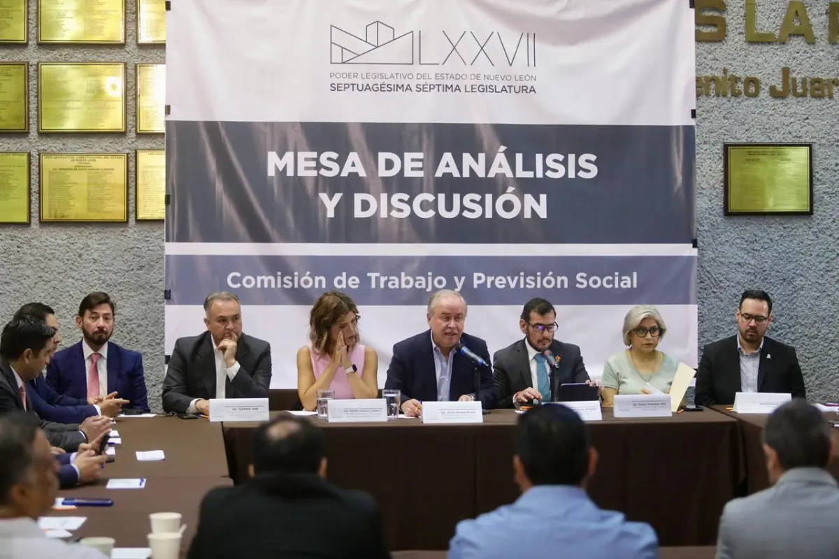 Durante la mesa se desglosó el proyecto de la iniciativa a fin de profundizar en sus alcances y robustecerlo con opiniones de sindicatos, empresarios y expertos/Foto: Diego Ovalle