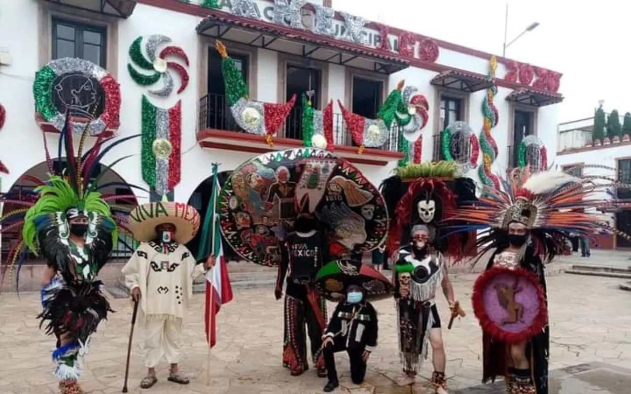 Fiestas Patrias 2020, en Ixtapan de la Sal. Foto: X/ @imelda_martines (Canva)