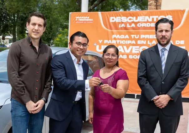 Gobierno de Juárez premia con auto a contribuyente cumplida del impuesto predial 2025