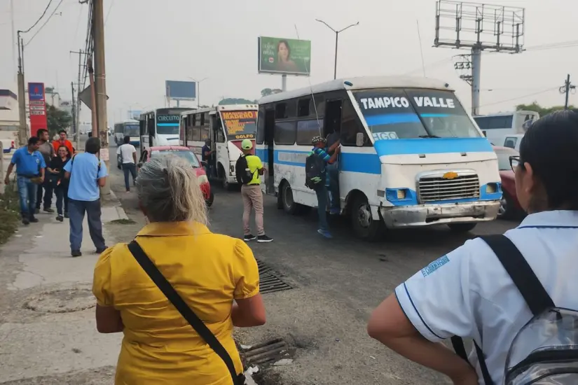 Autoridades estatales aplazaron la decisión de aumentar o no la tarifa de transporte público en Tamaulipas. Foto: Carlos García