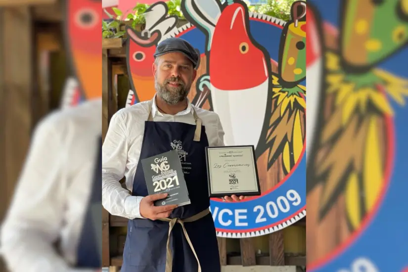 chef Ricardo de Gorordo Cantú con el galardón 