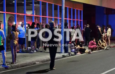 Incendio provoca evacuación masiva en departamentos de Monterrey