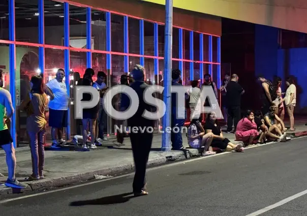 Incendio provoca evacuación masiva en departamentos de Monterrey