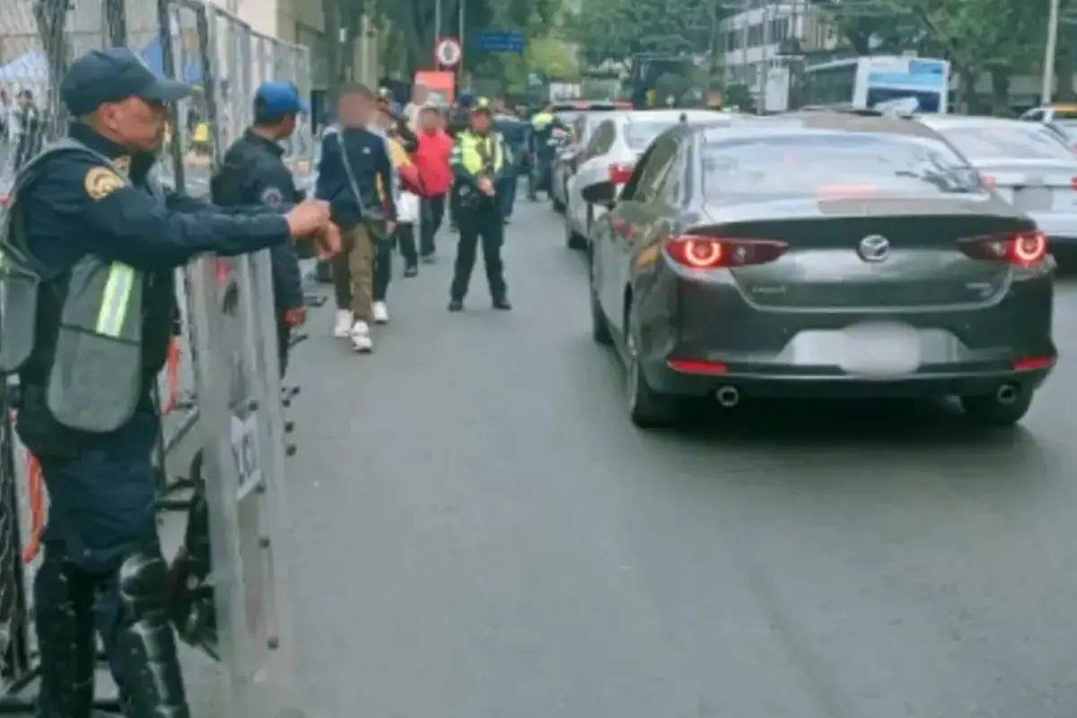 Policías de CDMX vigilando el tráfico en la CDMX. Foto: X (@OVIALCDMX)