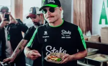 ¡En una banqueta! La vez que Valtteri Bottas, compañero de Checo Pérez en Cadillac, comió tacos en CDMX