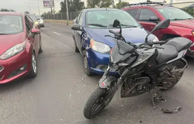 Conductor de Uber provoca accidente en Churubusco y deja a motociclista lesionado