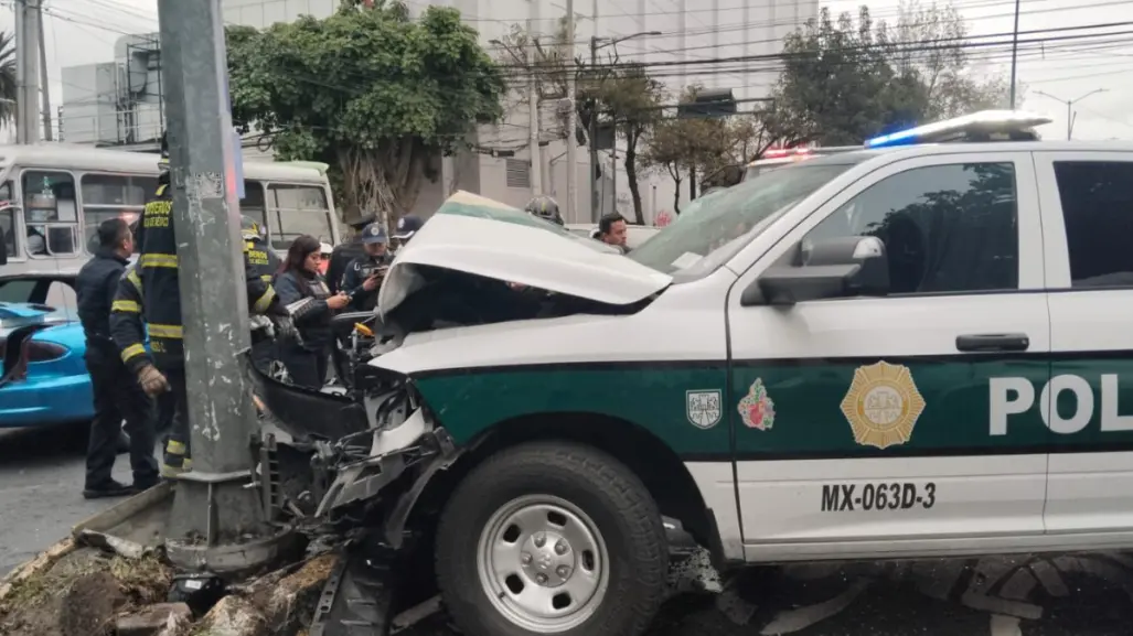 VIDEO | Patrulla de la SSC choca en Iztapalapa por conducir a exceso de velocidad